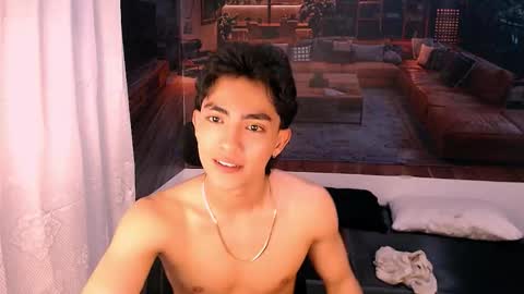 Snapshot of romeomillerr chatting on November 25, 4:01 am Romeo online show from November 25, 4:01 am