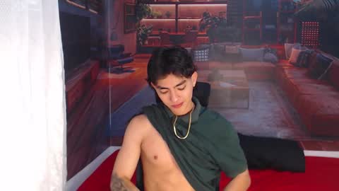 Snapshot of romeomillerr chatting on December 15, 7:51 pm Romeo online show from December 15, 7:51 pm
