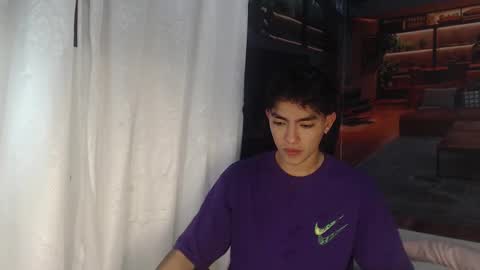 Snapshot of romeomillerr chatting on December 17, 7:20 pm Romeo online show from December 17, 7:20 pm