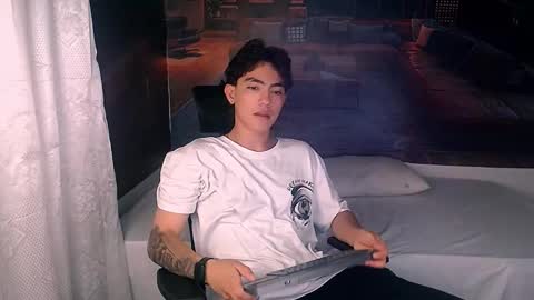 Snapshot of romeomillerr chatting on December 18, 7:09 pm Romeo online show from December 18, 7:09 pm