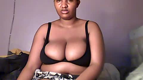 Snapshot of romina_26 chatting on June 13, 11:24 pm Romina 26 online show from June 13, 11:24 pm