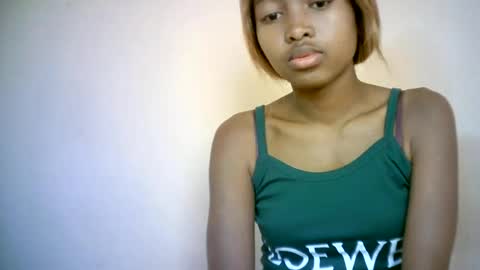 Snapshot of rominah_20 chatting on July 22, 8:17 am rominah_20 online show from July 22, 8:17 am