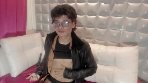 Snapshot of ronaldthompson__ chatting on February 26, 12:09 am Ronald Thompson online show from February 26, 12:09 am