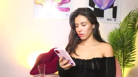 Snapshot of ronieeplay chatting on February 12, 4:18 am Roni online show from February 12, 4:18 am