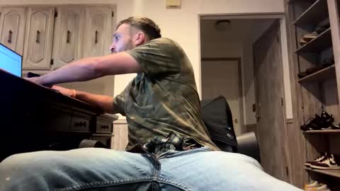 Snapshot of roofguy11 chatting on December 29, 3:33 am roofguy11 online show from December 29, 3:33 am