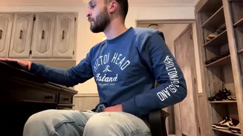 Snapshot of roofguy11 chatting on January 1, 5:11 am roofguy11 online show from January 1, 5:11 am