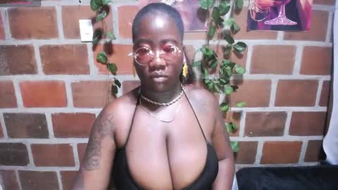 Snapshot of roos_veyker chatting on May 1, 7:07 pm roos_veyker online show from May 1, 7:07 pm