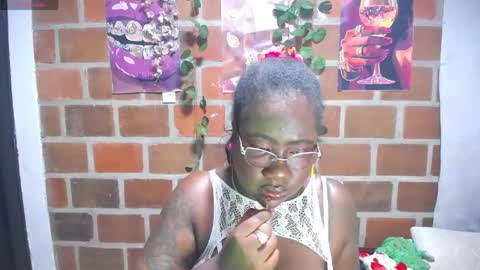 Snapshot of roos_veyker chatting on May 6, 10:26 pm roos_veyker online show from May 6, 10:26 pm