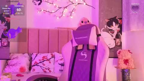 Snapshot of roose_eva chatting on June 5, 2:23 pm roose eva online show from June 5, 2:23 pm