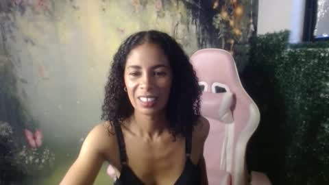 Snapshot of rosa_skinny chatting on June 4, 9:32 pm rosa online show from June 4, 9:32 pm