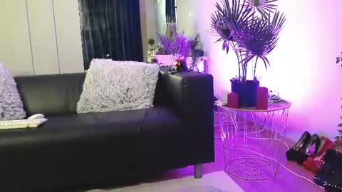 Snapshot of rosacatalleya chatting on July 12, 4:14 am Rose online show from July 12, 4:14 am