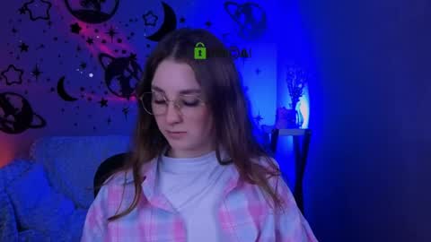 Snapshot of rosalie_swan3 chatting on April 21, 7:17 pm Black Swan online show from April 21, 7:17 pm