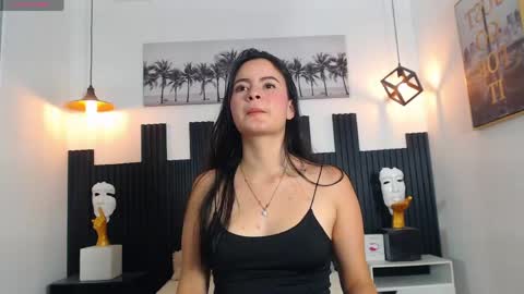 Snapshot of rosaliea chatting on April 28, 8:58 pm R O S A L I A online show from April 28, 8:58 pm