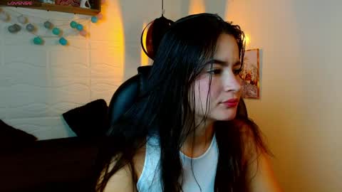 Snapshot of rosaliea chatting on June 6, 4:06 am R O S A L I A online show from June 6, 4:06 am