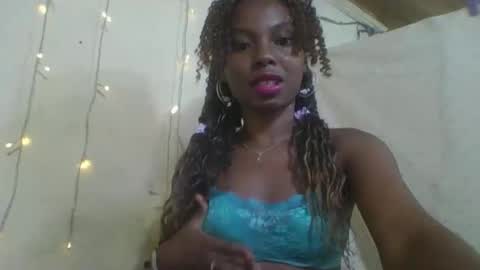Snapshot of rosalinda933 chatting on April 21, 2:04 am Rosalinda online show from April 21, 2:04 am