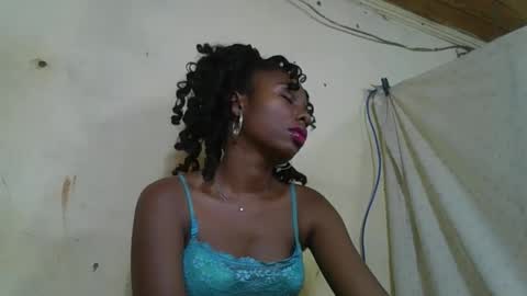 Snapshot of rosalinda933 chatting on May 2, 11:10 pm Rosalinda online show from May 2, 11:10 pm