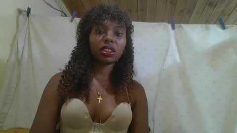 Snapshot of rosalinda933 chatting on June 1, 7:26 pm Rosalinda online show from June 1, 7:26 pm