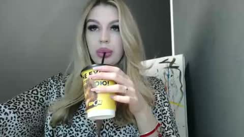 Snapshot of rosaline_ly chatting on April 19, 12:04 pm Rosalina online show from April 19, 12:04 pm