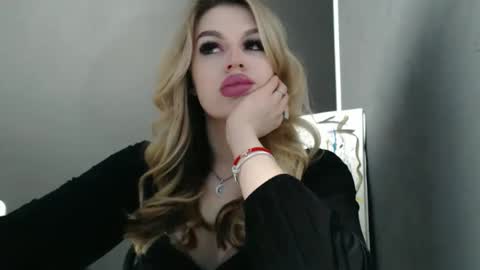 Snapshot of rosaline_ly chatting on April 20, 11:35 am Rosalina online show from April 20, 11:35 am
