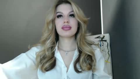 Snapshot of rosaline_ly chatting on April 23, 12:04 pm Rosalina online show from April 23, 12:04 pm