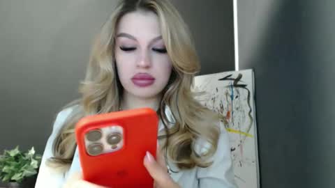 Snapshot of rosaline_ly chatting on April 23, 12:51 pm Rosalina online show from April 23, 12:51 pm