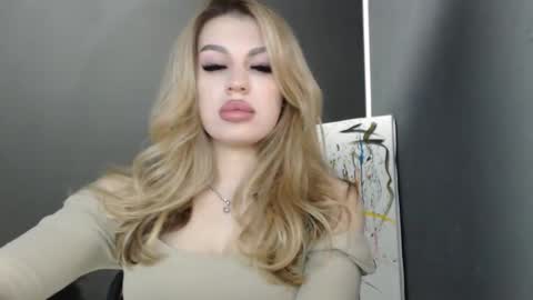 Snapshot of rosaline_ly chatting on April 24, 12:18 pm Rosalina online show from April 24, 12:18 pm
