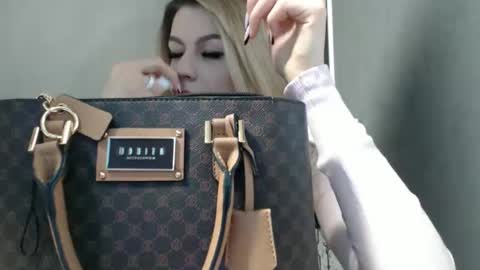 Snapshot of rosaline_ly chatting on May 3, 12:22 pm Rosalina online show from May 3, 12:22 pm