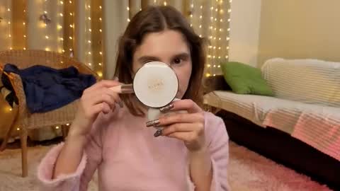 Snapshot of rosalvaulman chatting on February 18, 5:20 pm Kylie online show from February 18, 5:20 pm