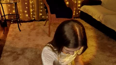 Snapshot of rosalvaulman chatting on February 21, 5:14 pm Kylie online show from February 21, 5:14 pm