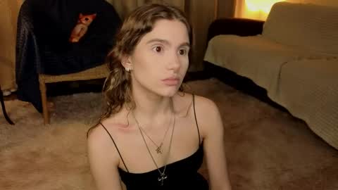 Snapshot of rosalvaulman chatting on May 4, 5:31 pm Kylie online show from May 4, 5:31 pm
