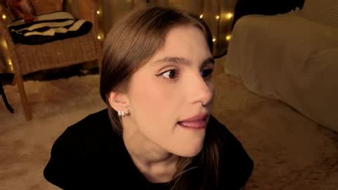 Snapshot of rosalvaulman chatting on May 31, 6:09 pm Kylie online show from May 31, 6:09 pm