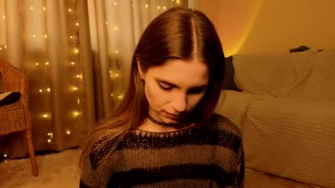 Snapshot of rosalvaulman chatting on June 1, 5:25 pm Kylie online show from June 1, 5:25 pm