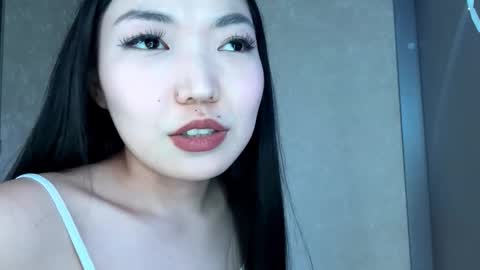 Snapshot of rosalynhandy chatting on March 2, 3:20 am Kira online show from March 2, 3:20 am