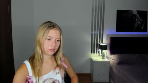 Snapshot of rosarising chatting on May 24, 9:25 am RosaRising online show from May 24, 9:25 am