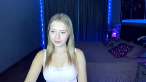 Snapshot of rosarising chatting on June 2, 4:36 am RosaRising online show from June 2, 4:36 am