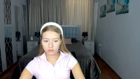 Snapshot of rosarising chatting on June 6, 4:39 am RosaRising online show from June 6, 4:39 am