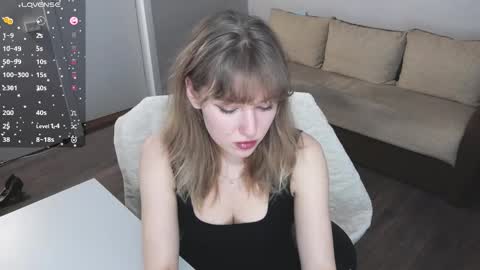 Snapshot of rose_brooks chatting on March 10, 8:03 pm Rose but u can call me princess online show from March 10, 8:03 pm