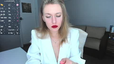 Snapshot of rose_brooks chatting on May 11, 8:28 pm Rose but u can call me princess online show from May 11, 8:28 pm