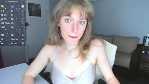 Snapshot of rose_brooks chatting on May 19, 8:15 pm Rose but u can call me princess online show from May 19, 8:15 pm