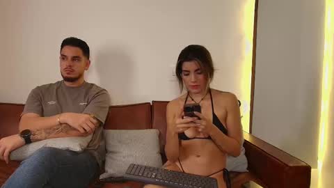 Snapshot of rose_dom chatting on February 27, 12:32 am Rose And Dom online show from February 27, 12:32 am