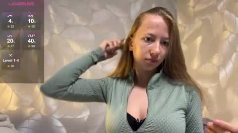 Snapshot of rose_rainy chatting on September 9, 6:46 am Im Rose online show from September 9, 6:46 am