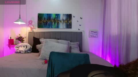Snapshot of rose_thompson1 chatting on April 20, 1:25 pm Rose online show from April 20, 1:25 pm