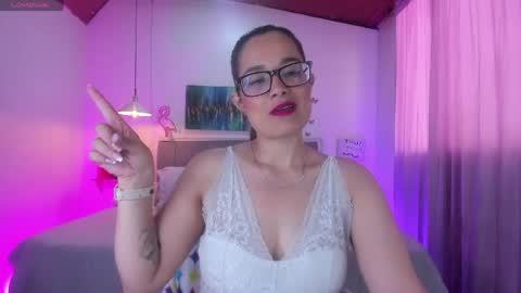 Snapshot of rose_thompson1 chatting on April 27, 1:42 pm Rose online show from April 27, 1:42 pm