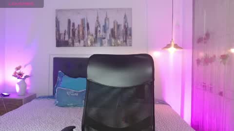Snapshot of rose_thompson1 chatting on May 7, 1:49 pm Rose online show from May 7, 1:49 pm