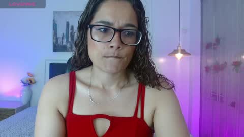 Snapshot of rose_thompson1 chatting on May 13, 1:30 pm Rose online show from May 13, 1:30 pm