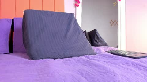Snapshot of rose_thompson19 chatting on June 1, 7:26 pm Rosse online show from June 1, 7:26 pm