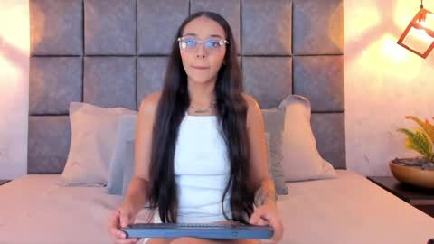 roseaurora online show from April 12, 11:48 am