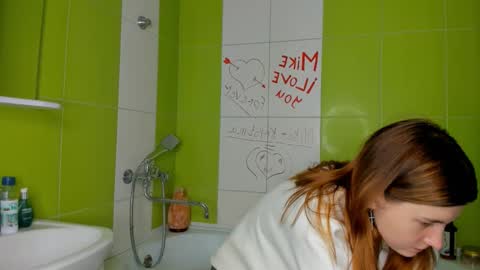 Snapshot of roseblanche2k chatting on February 11, 2:03 am Florin online show from February 11, 2:03 am