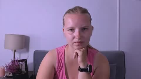 Snapshot of rosehypnotic chatting on June 29, 7:36 am Rose online show from June 29, 7:36 am