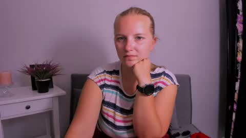Snapshot of rosehypnotic chatting on July 22, 5:27 pm Rose online show from July 22, 5:27 pm